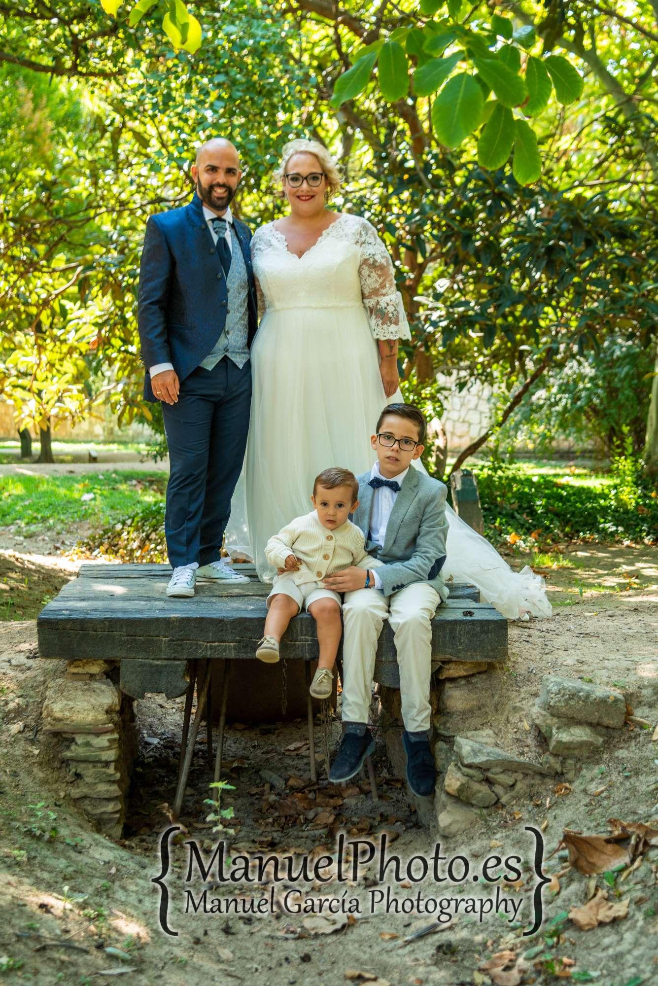 Reportaje Post Boda en Parque Grande con hijos en Zaragoza fotografo de bodas 03