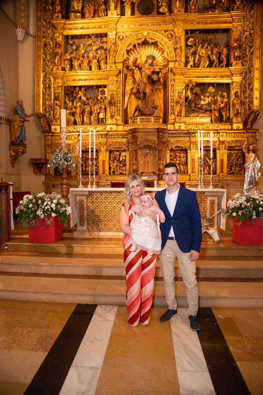 Bautizo en la Parroquia de San Miguel Zaragoza fotografo de bautizos 12