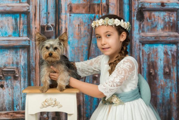 Reportaje de comunion de estudio con encanto e ilusion 04 scaled