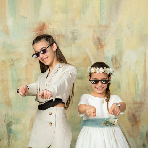 Reportaje de comunion de estudio con encanto e ilusion 03 scaled