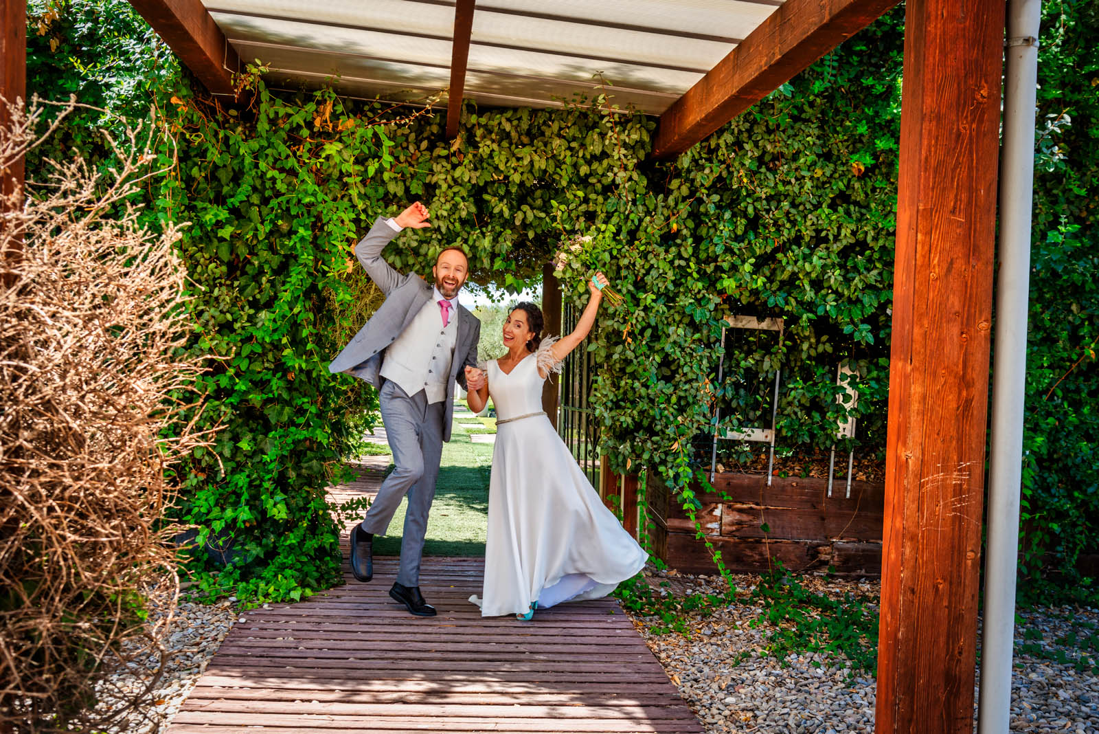 Mini boda en el Pabellon de Ceremonias en Zaragoza y fotografia de reportaje de boda en el Parque del Agua 13