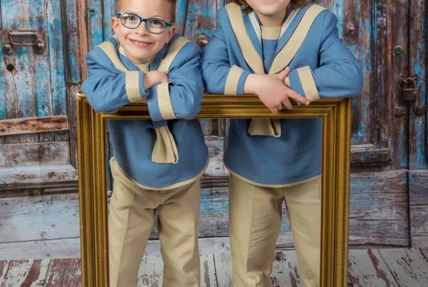 Reportaje de comunion mellizos en el rio Ebro por el parque MAcanad Zaragoza 10